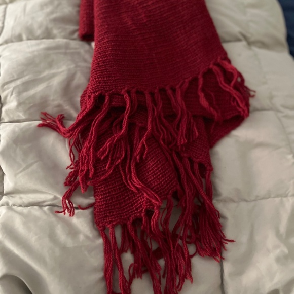 BCBG NWOT 100% alpaca burgundy fringed poncho - Picture 7 of 10